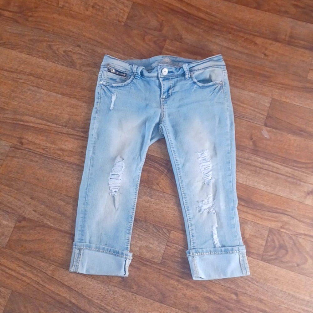 Almost Famous Jean capris size 5